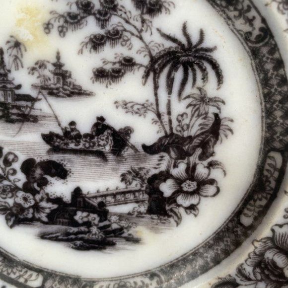 Antique J. Heath Tonquin Ceramic JH Black Boat Round Salad Plate 7" x 7" - Picture 2 of 8
